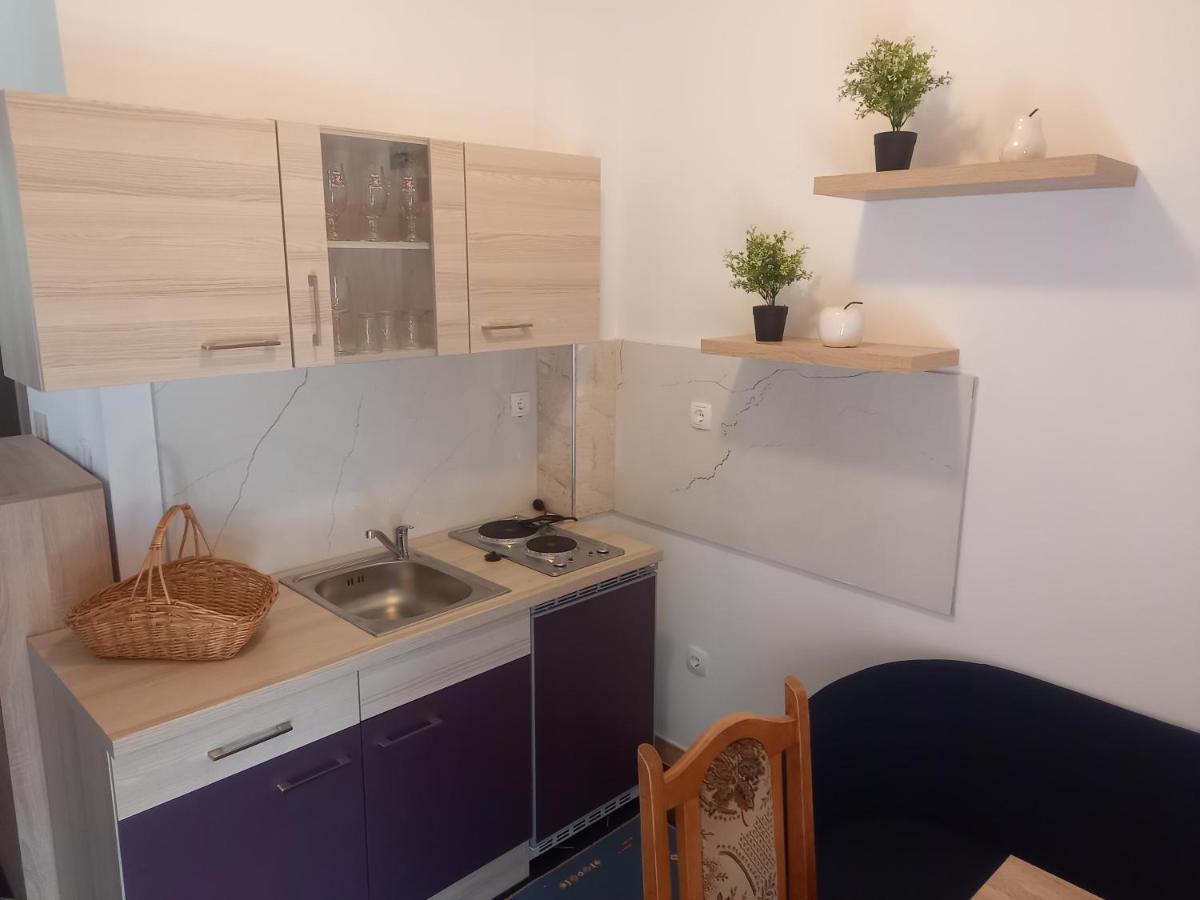 Studio Apartman Sutic Kaštel Novi Kültér fotó
