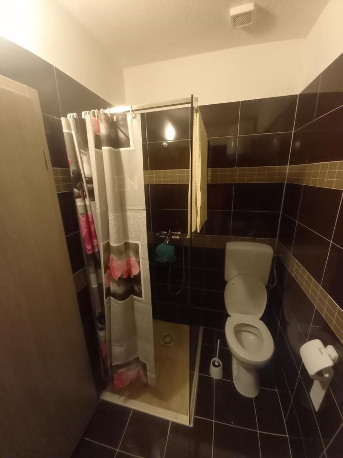 Studio Apartman Sutic Kaštel Novi Kültér fotó
