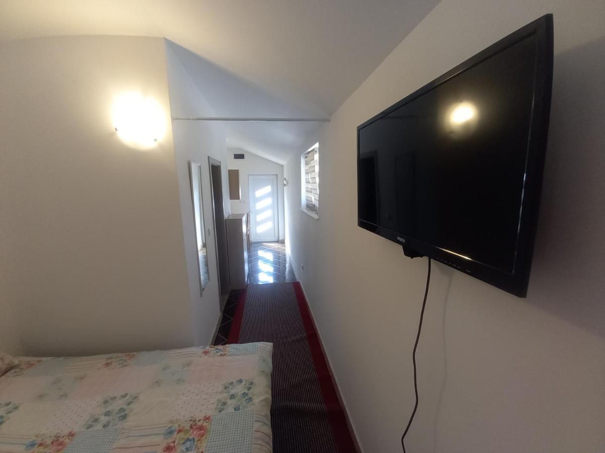 Studio Apartman Sutic Kaštel Novi Kültér fotó