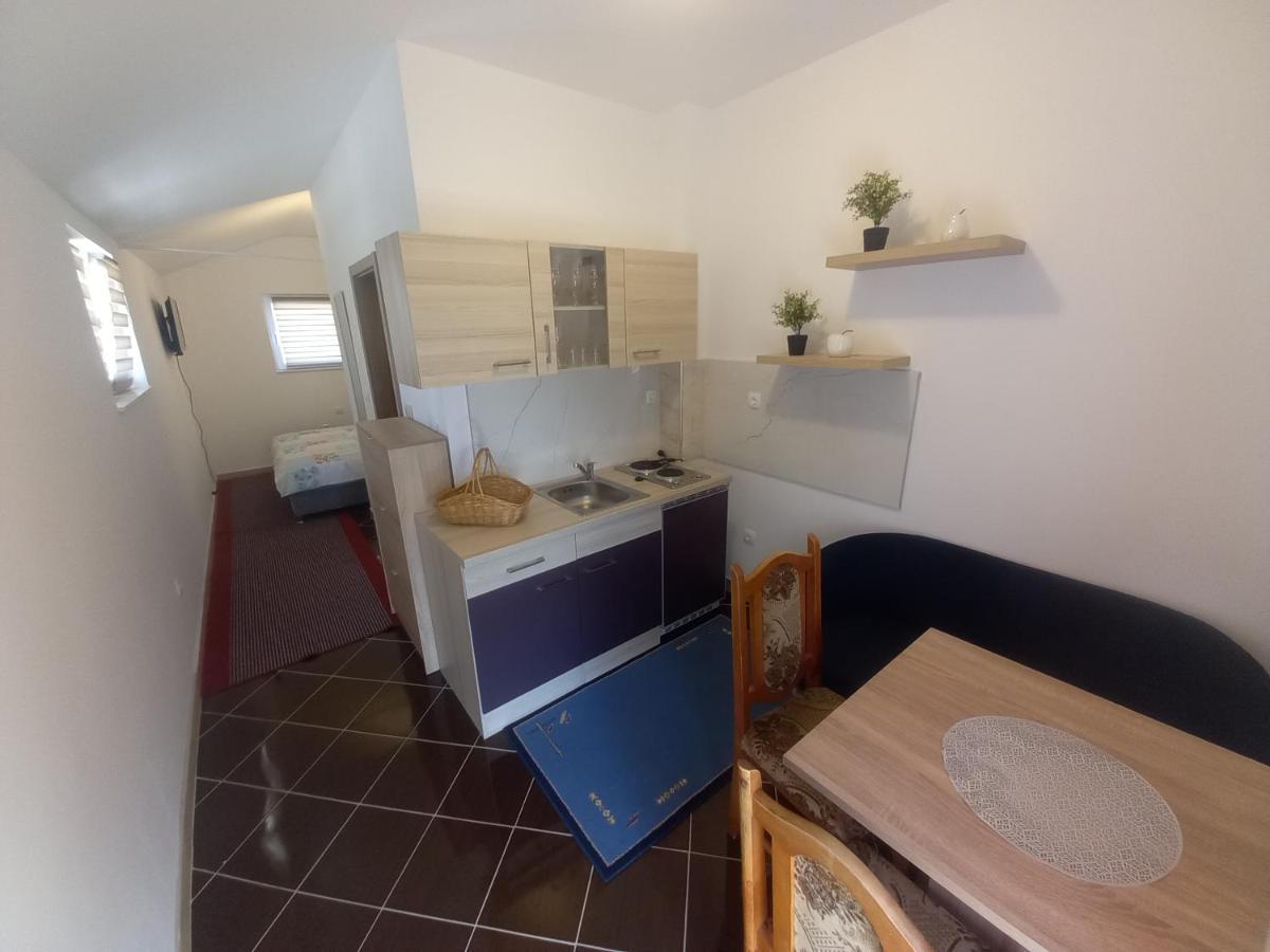Studio Apartman Sutic Kaštel Novi Kültér fotó