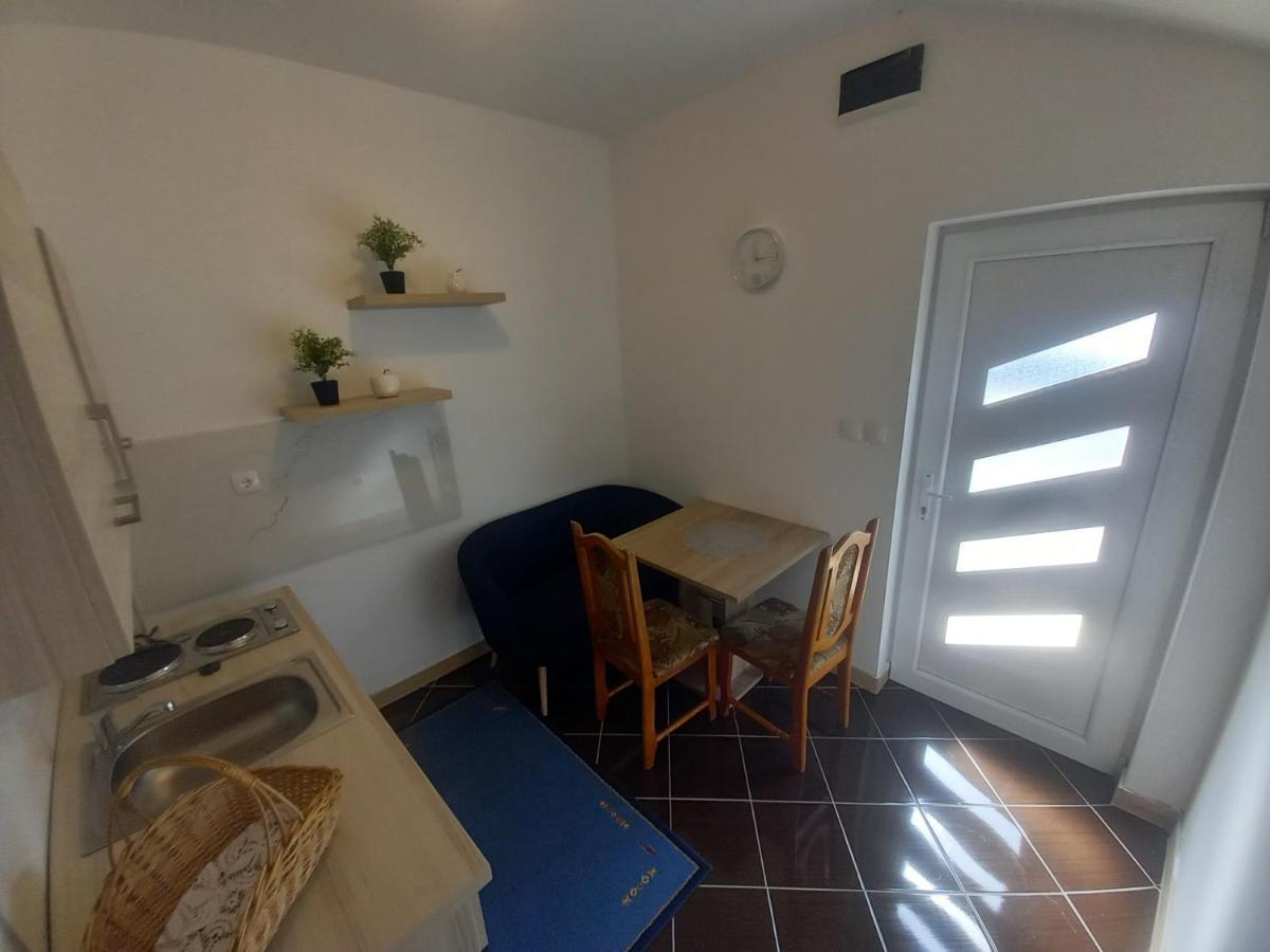Studio Apartman Sutic Kaštel Novi Kültér fotó