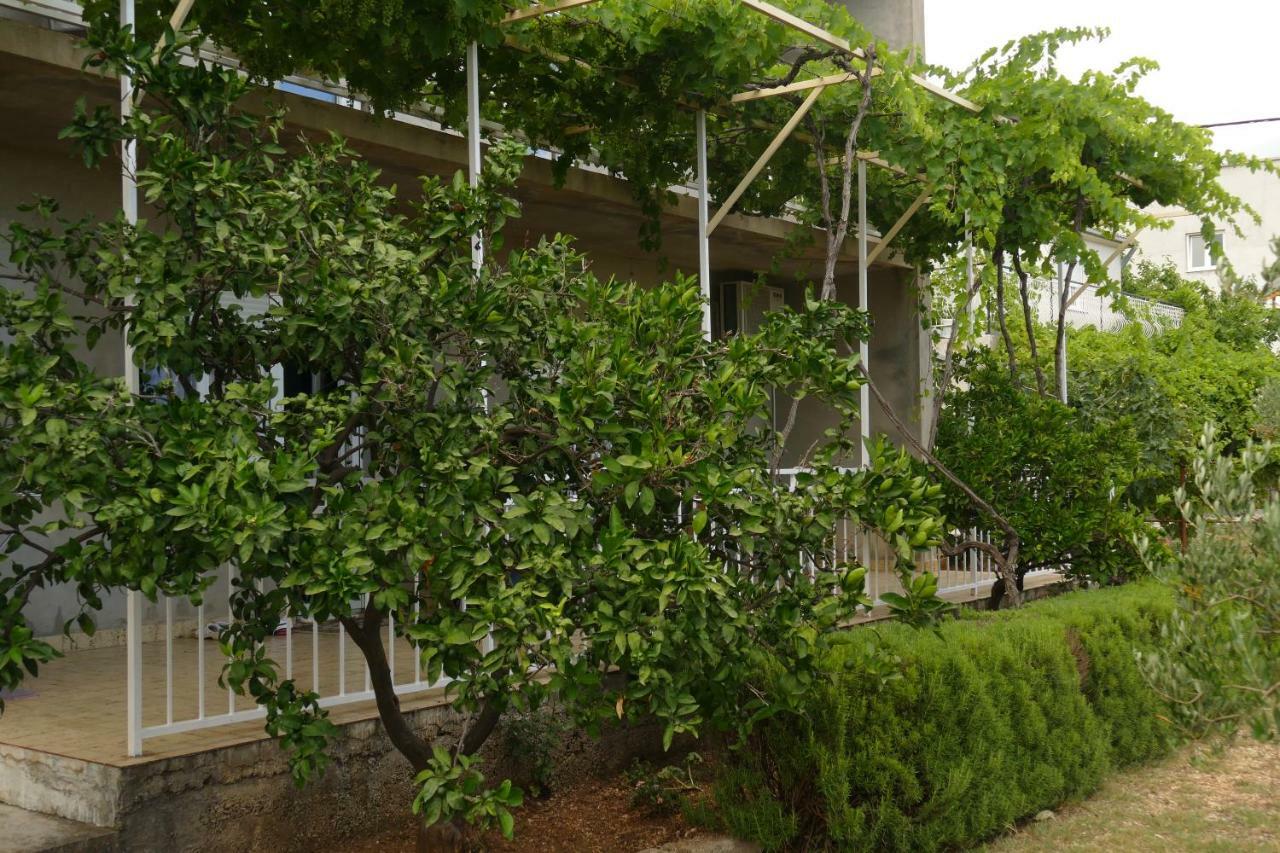 Studio Apartman Sutic Kaštel Novi Kültér fotó